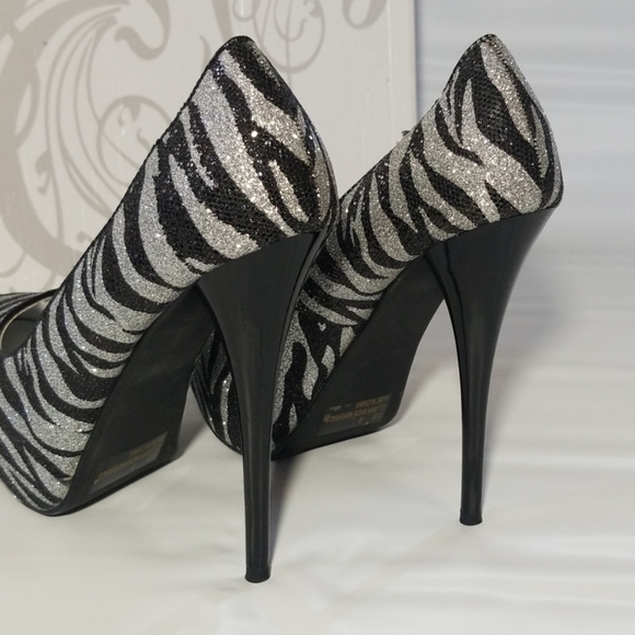 EUC Shi by Jouney's Storm Zebra Heels - Picture 4 of 8